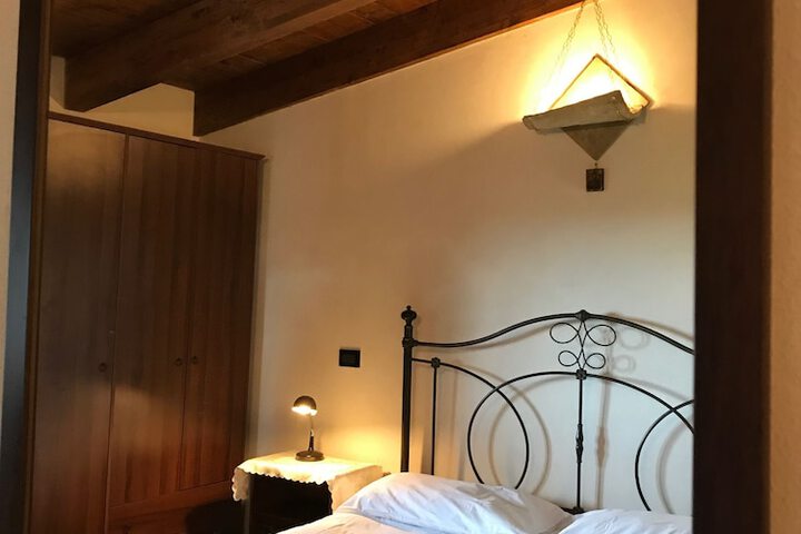 Room 2 of 22
