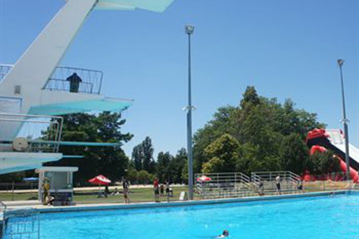 Pool 11 of 15