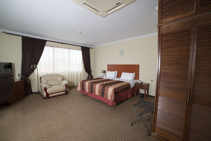 Room 3 of 40