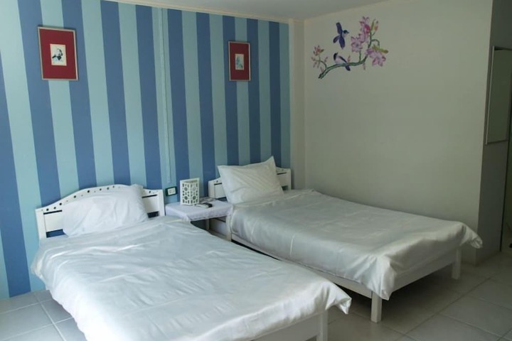 Room 16 of 36