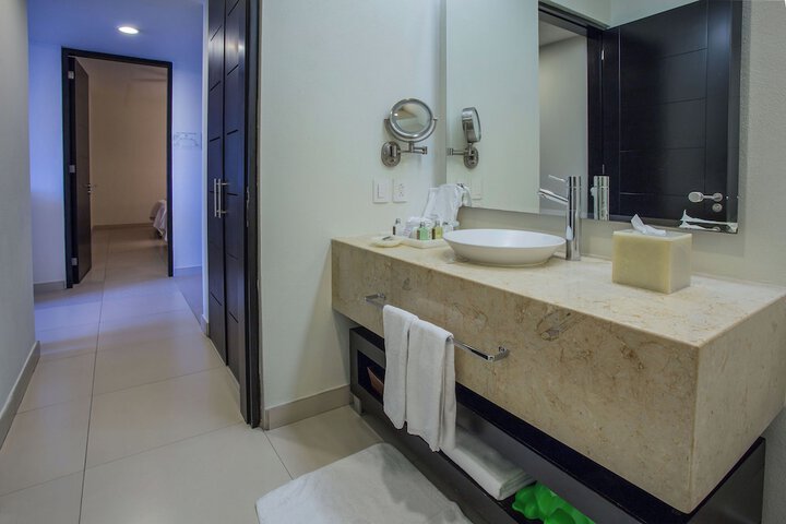 Room 106 of 251