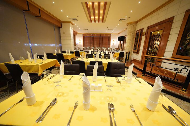 Dining 13 of 15