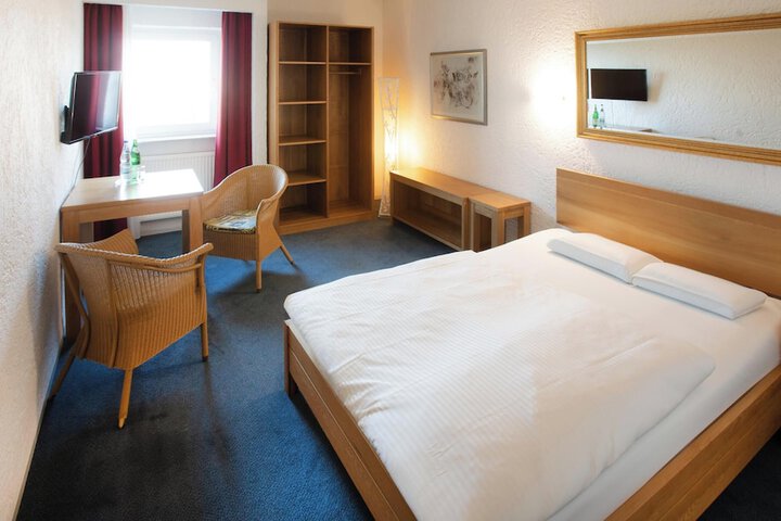 Room 11 of 22