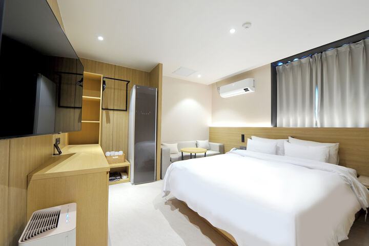 Room 6 of 64