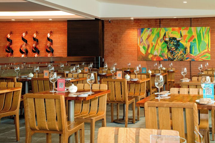 Dining 37 of 61