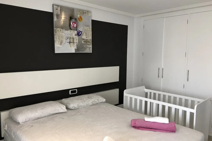 Room 6 of 16