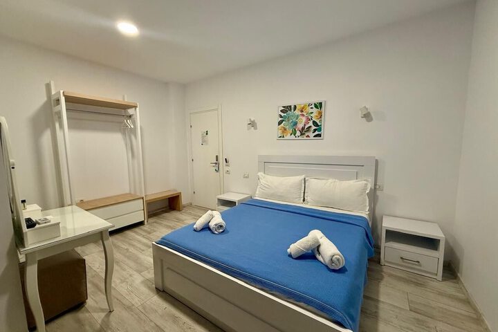 Room 9 of 37