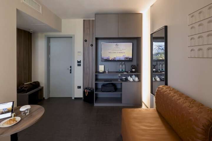 Room 48 of 128