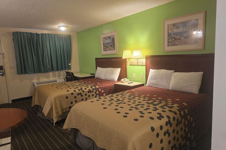 2 Double Beds (14 of 17)