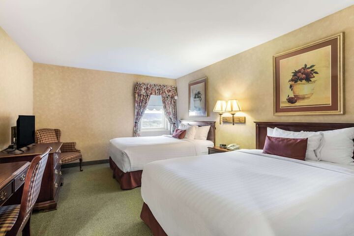 2 Queen Beds (4 of 7)