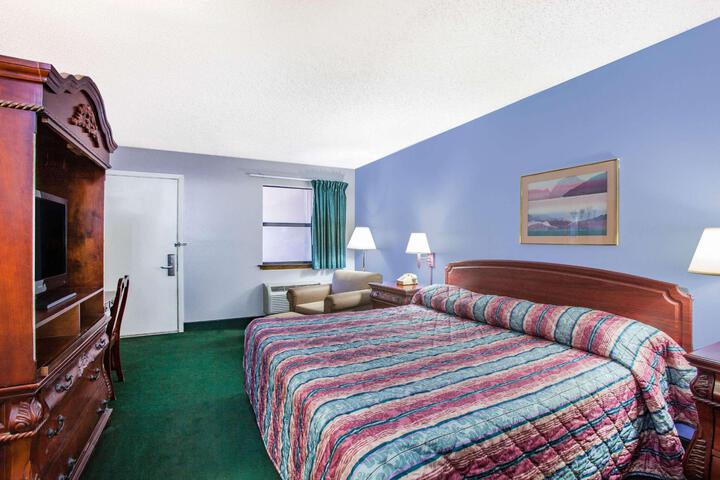 Double Accessible King Size Bed (2 of 12)