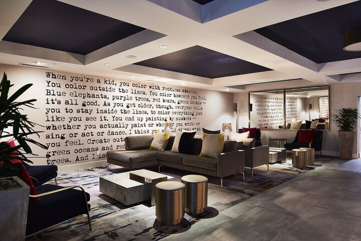 Lobby lounge