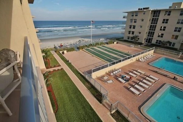 Pool 208 of 264