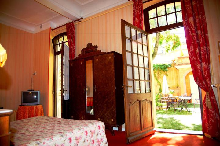 Room 21 of 46