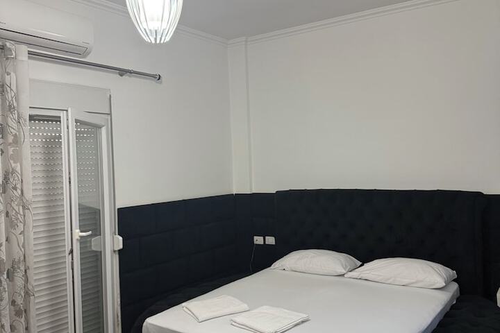 Room 11 of 32