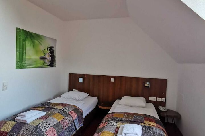 Room 14 of 94