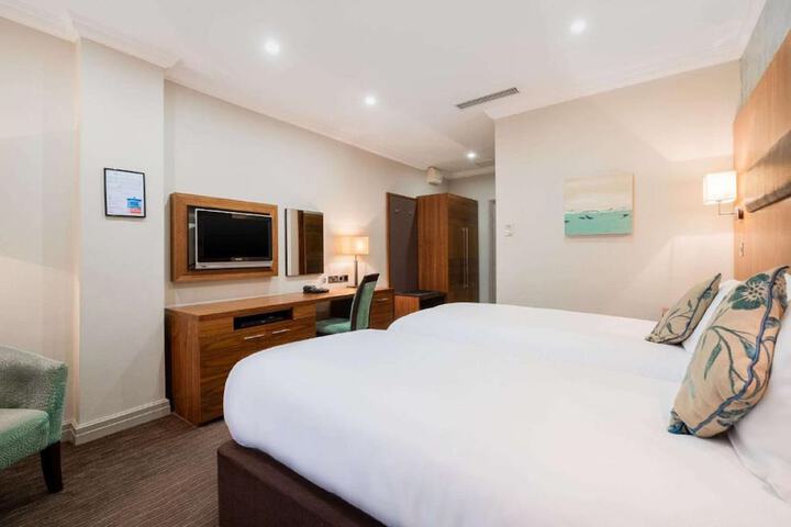 Room 10 of 52