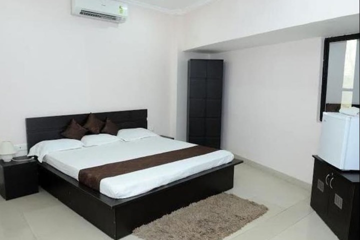 Room 6 of 14