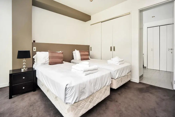 Exterior of QV Living in the Harbour - 478