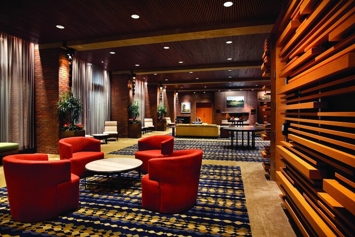 Entrance & Lobby