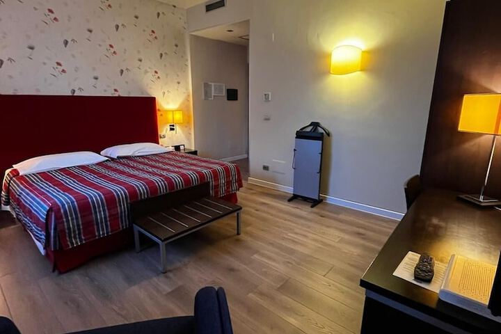 Room 15 of 47
