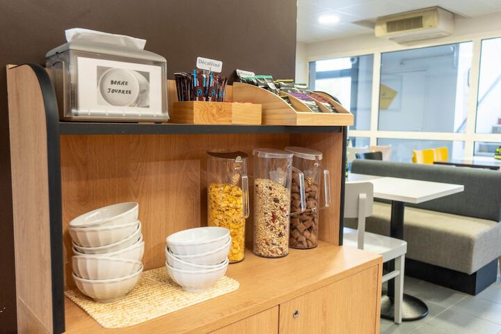 Dining 27 of 31