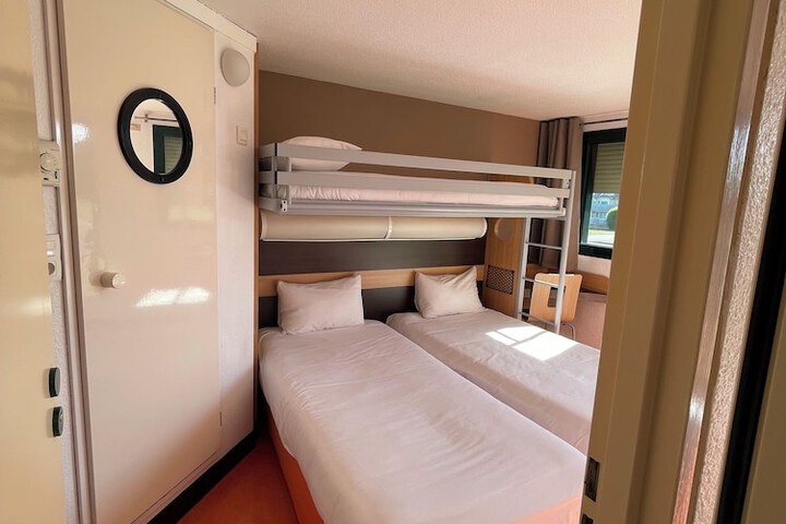 Room 12 of 69