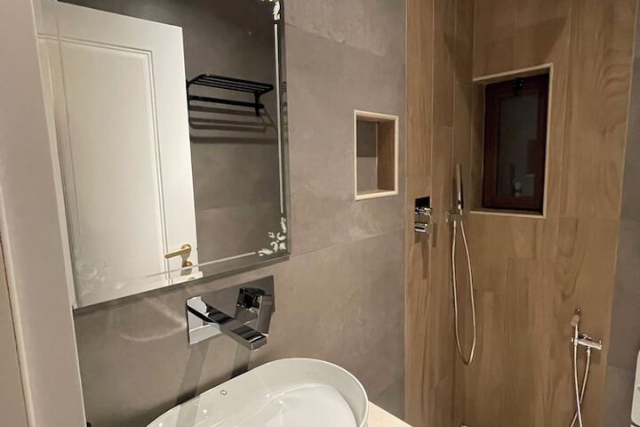 Room 13 of 26