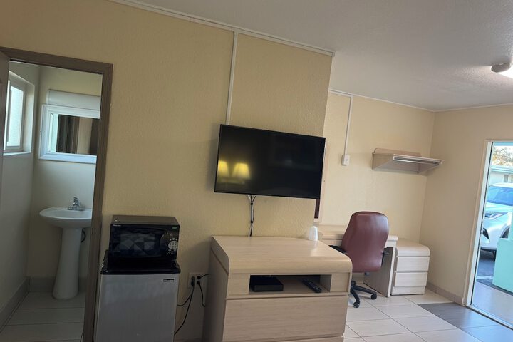 Room 3 of 6