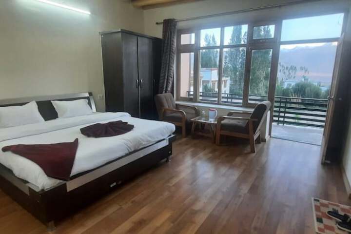 Room 3 of 11