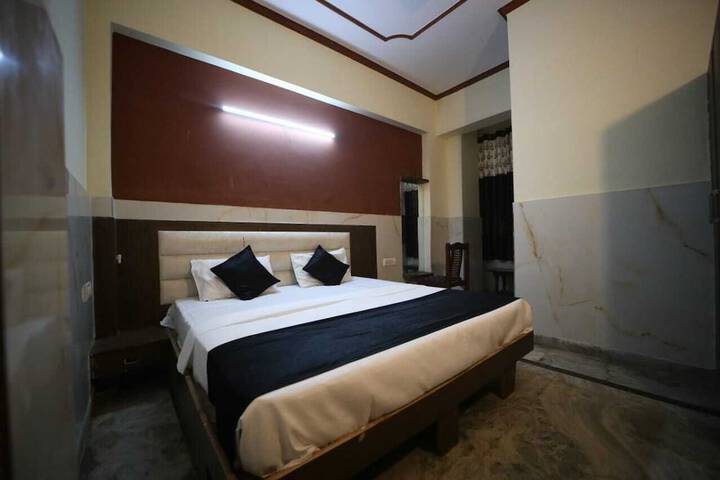 Room 17 of 35