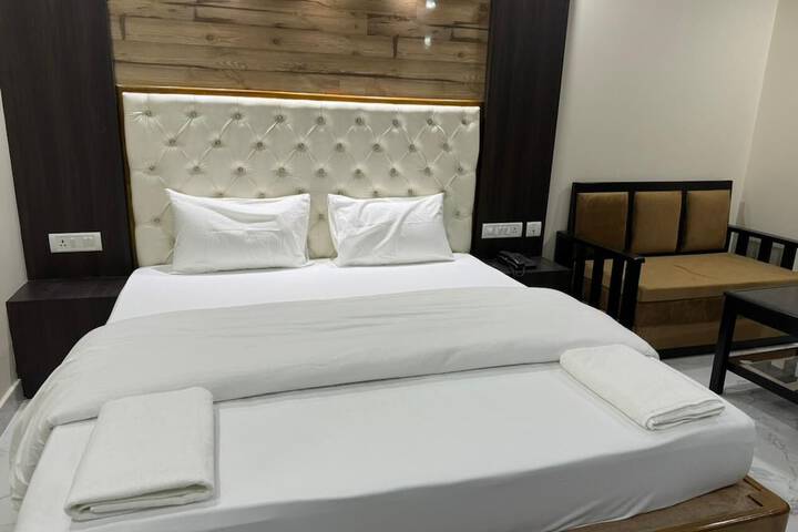Room 8 of 63