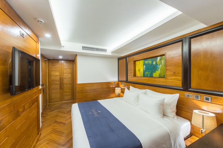 Room 6 of 91