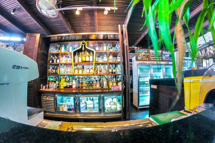 Lounge 187 of 242