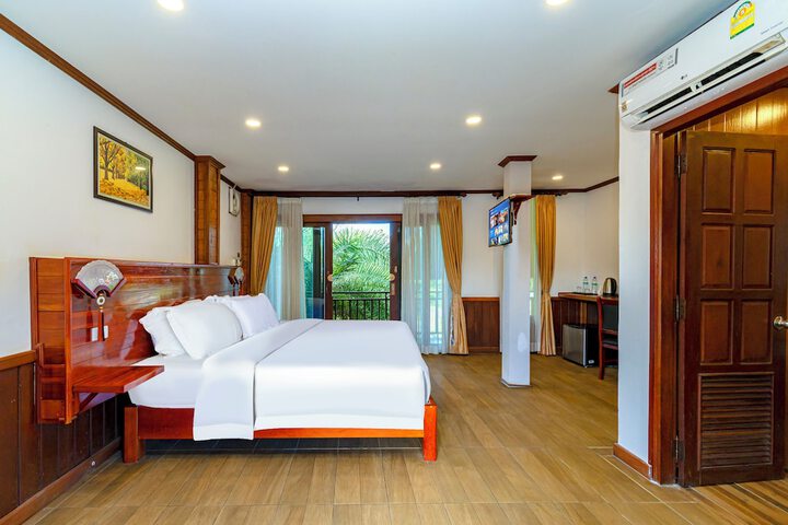 Room 6 of 63