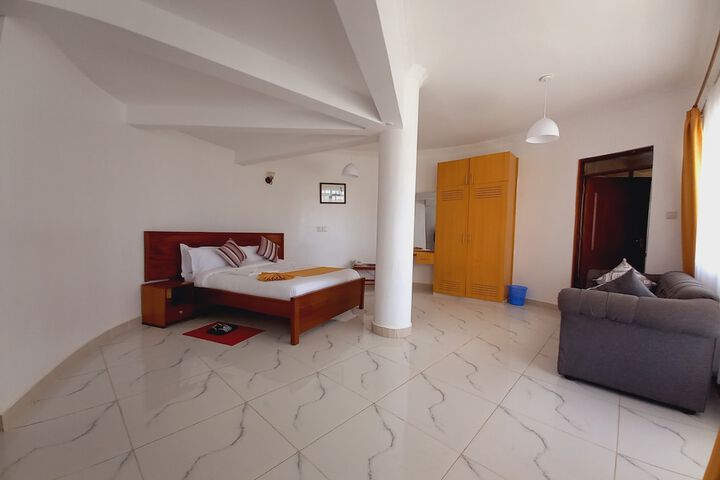 Room 6 of 43