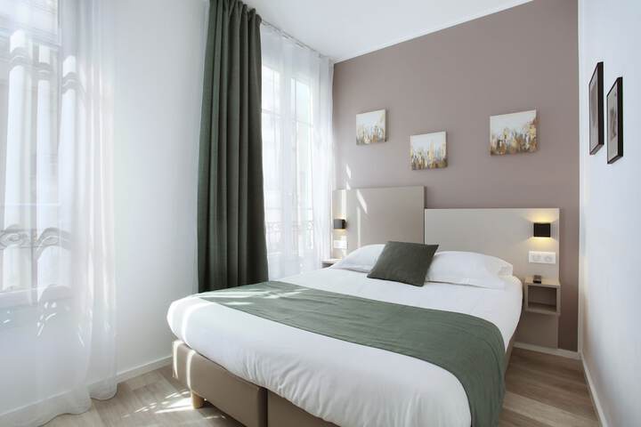 Room 35 of 76
