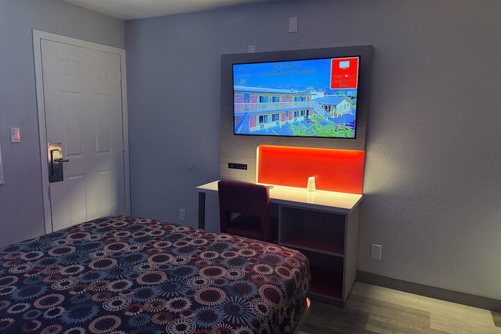 1 Queen Bed (16 of 44)