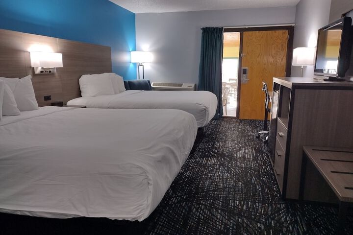 2 Queen Beds (17 of 28)