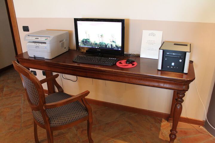 Business Center 104 of 110