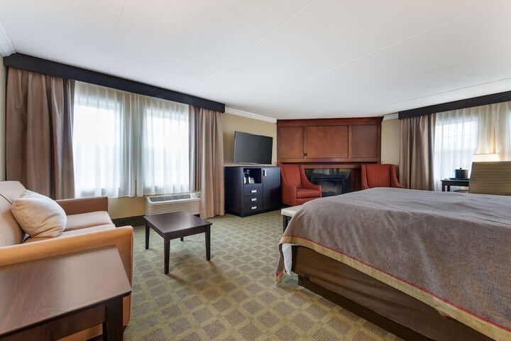 1 King Bed (16 of 19)