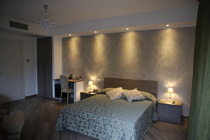 Room 5 of 45