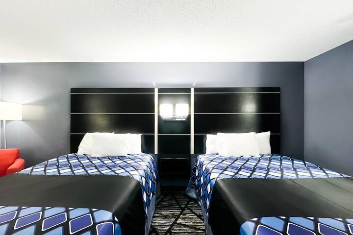2 Queen Beds (6 of 7)