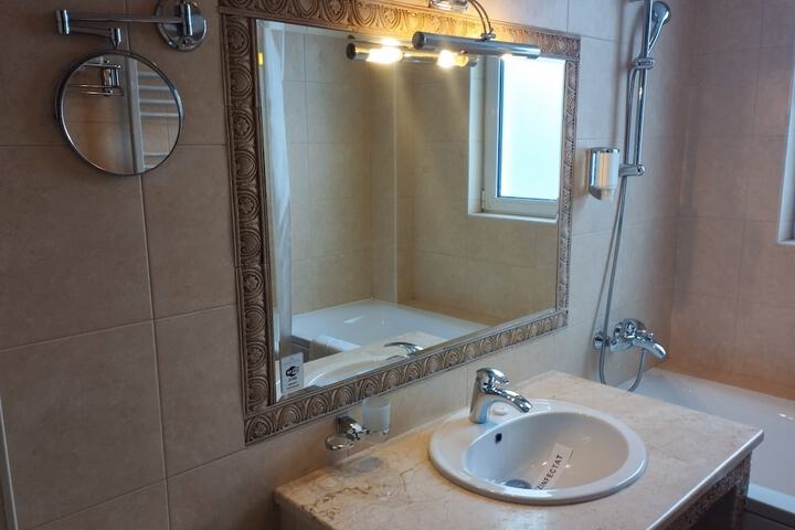 Room 128 of 151