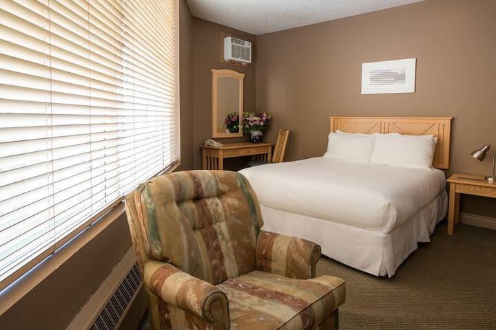 Room 3 of 33