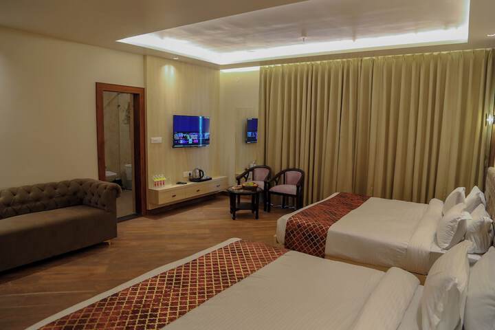 Room 4 of 16