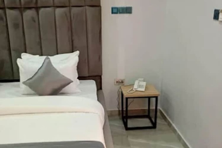 Room 2 of 11