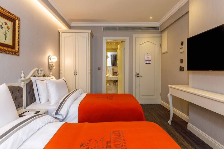 Room 32 of 130
