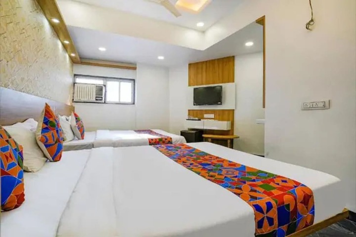 Room 10 of 28