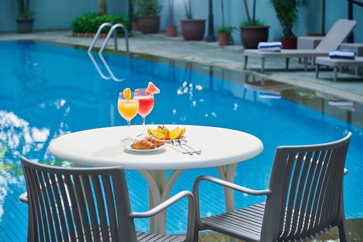 Pool Hotel